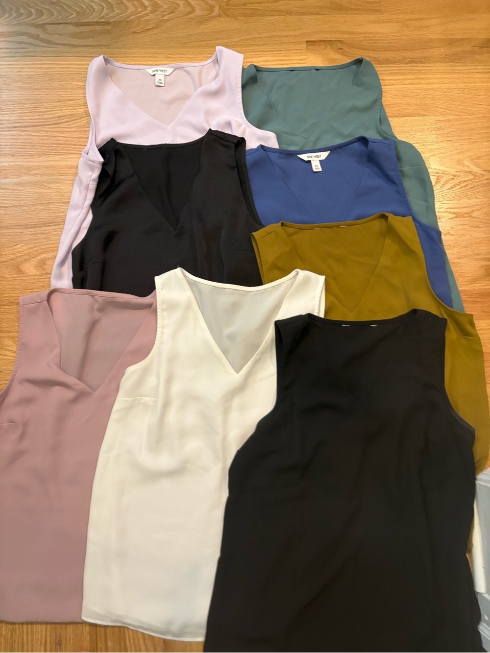 8 Nine West Women's V-Neck Sleeveless Shell Top Multiple Colors XS
